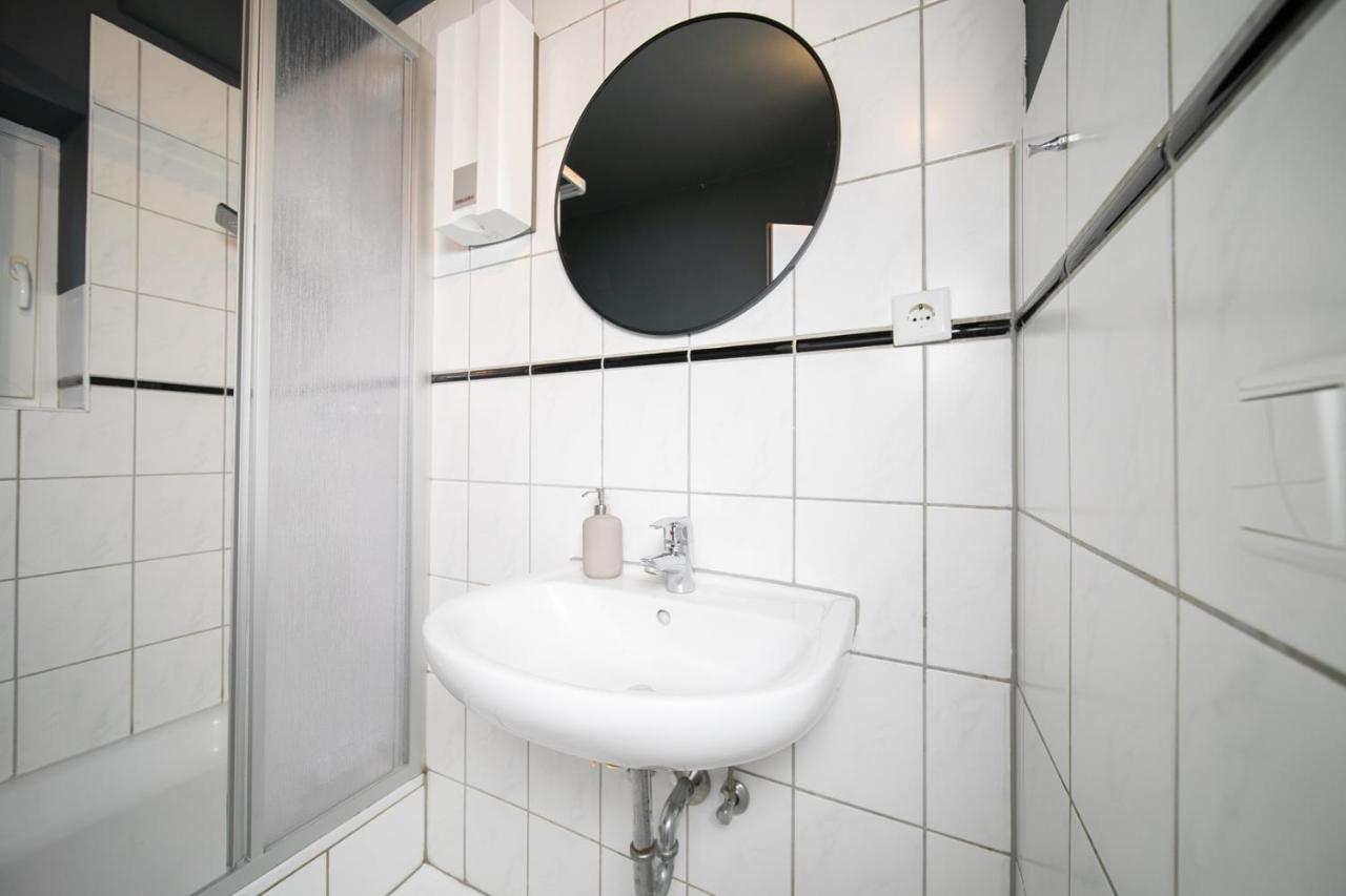 Favorite Stays - Suite And More - Westfeld Нойс Экстерьер фото
